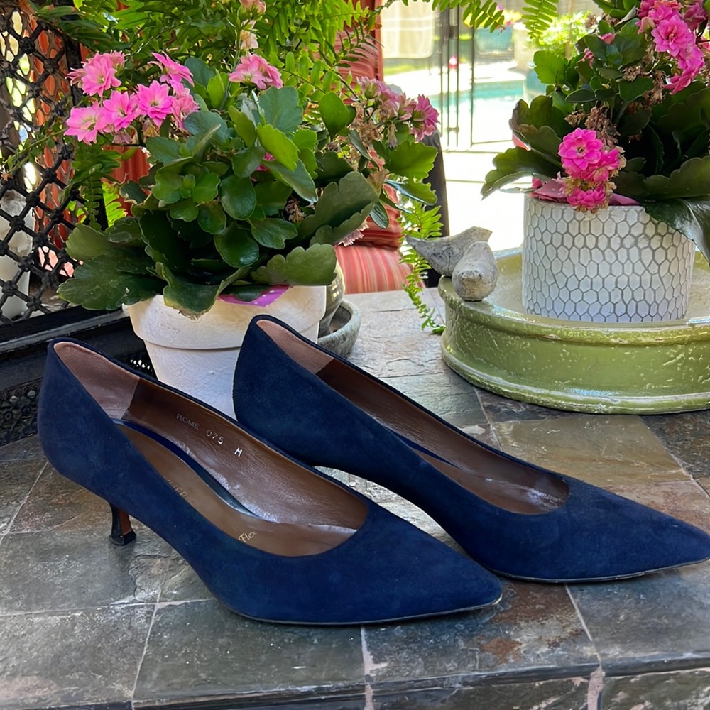 Donald J Pliner Rome navy suede kitten heels 7.5